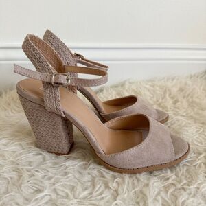NWOB! Qupid Beige Suede (Faux) Block Heel Sandal | Size 9